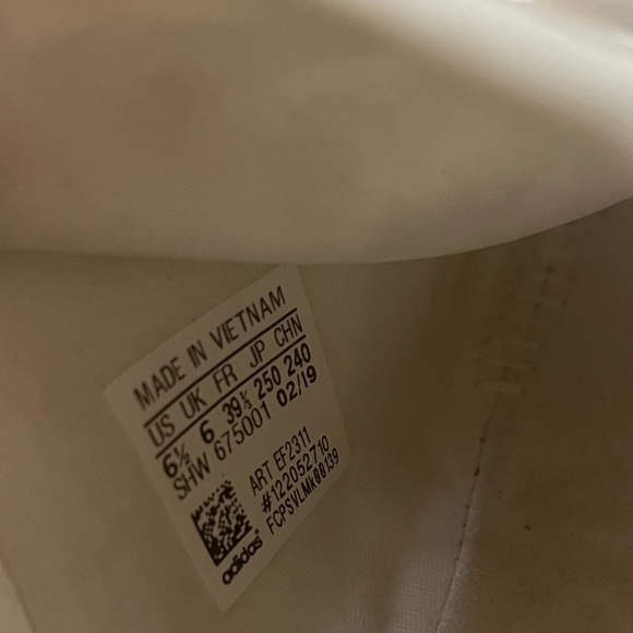 Nike NMD R1 - Picture 2 of 6